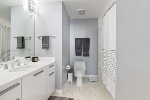 Condo in Miami, Florida, 1 bedroom  № 1398340 - photo 20