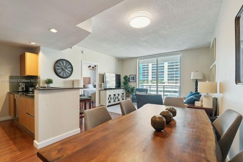 Condo in Miami, Florida, 1 bedroom  № 1398340 - photo 4