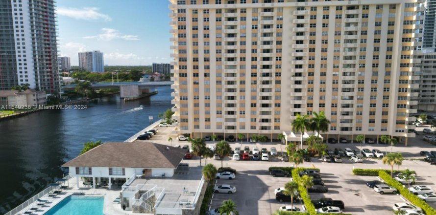 Condo à Hallandale Beach, Floride, 2 chambres  № 1331988