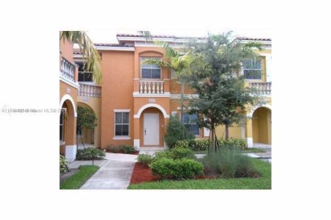 Townhouse in Miramar, Florida 2 bedrooms, 99.13 sq.m. № 1216453 - photo 1