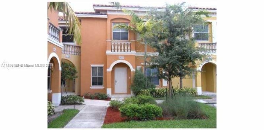 Townhouse in Miramar, Florida 2 bedrooms, 99.13 sq.m. № 1216453