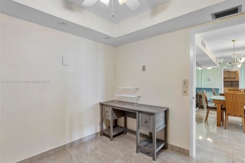 Condo in Sunny Isles Beach, Florida, 2 bedrooms  № 1236717 - photo 24