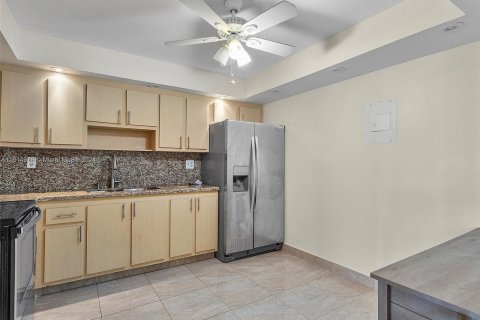 Condo in Sunny Isles Beach, Florida, 2 bedrooms  № 1236717 - photo 20