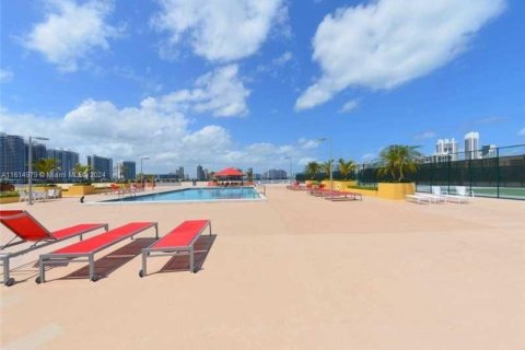 Condo in Sunny Isles Beach, Florida, 2 bedrooms  № 1236717 - photo 3