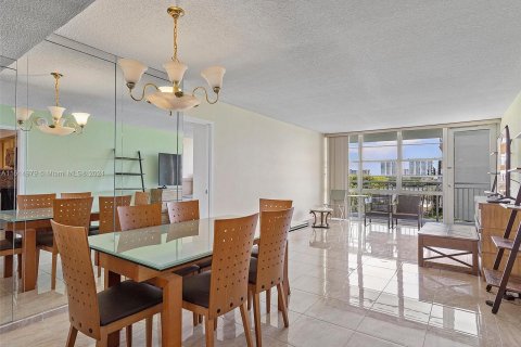 Condo in Sunny Isles Beach, Florida, 2 bedrooms  № 1236717 - photo 10