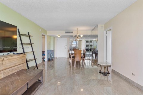 Condo in Sunny Isles Beach, Florida, 2 bedrooms  № 1236717 - photo 14