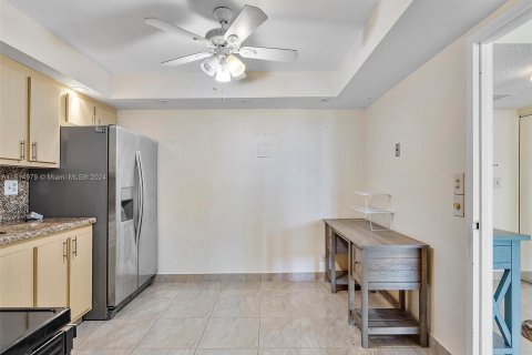 Condo in Sunny Isles Beach, Florida, 2 bedrooms  № 1236717 - photo 25