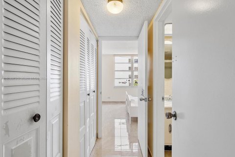 Condo in Sunny Isles Beach, Florida, 2 bedrooms  № 1236717 - photo 26