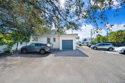 Commercial property in North Miami, Florida № 887320 - photo 20