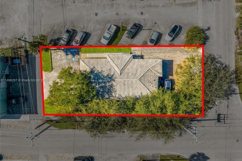 Commercial property in North Miami, Florida № 887320 - photo 29