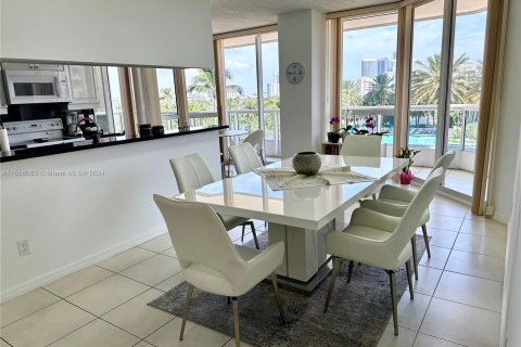 Condo in Aventura, Florida, 2 bedrooms  № 1081240 - photo 4