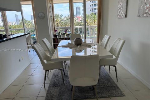 Copropriété à vendre à Aventura, Floride: 2 chambres, 157.93 m2 № 1081240 - photo 3