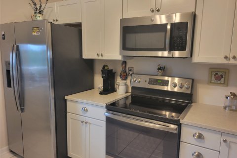 Condo in Coconut Creek, Florida, 2 bedrooms  № 1182839 - photo 12