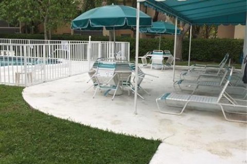 Condominio en venta en Deerfield Beach, Florida, 1 dormitorio, 72 m2 № 1182842 - foto 1