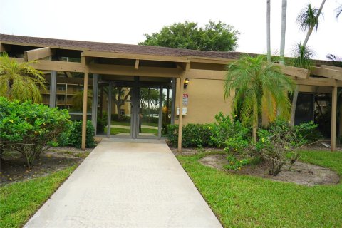 Condo in Deerfield Beach, Florida, 2 bedrooms  № 1118144 - photo 5