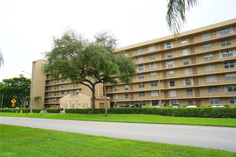 Copropriété à vendre à Deerfield Beach, Floride: 2 chambres, 98.94 m2 № 1118144 - photo 9