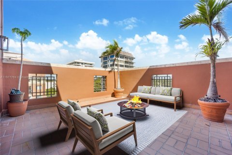 Condominio en venta en Coral Gables, Florida, 4 dormitorios, 171.78 m2 № 1147567 - foto 16