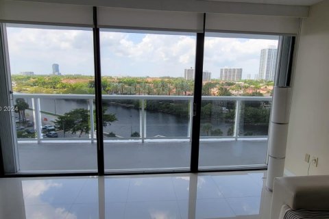 Condo in Aventura, Florida, 2 bedrooms  № 1355200 - photo 27