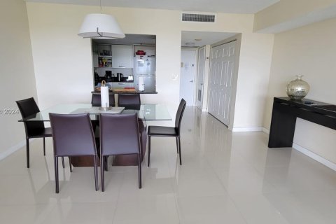 Condo in Aventura, Florida, 2 bedrooms  № 1355200 - photo 18