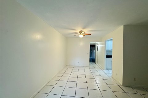 Condominio en venta en Pembroke Pines, Florida, 1 dormitorio, 75.34 m2 № 1228797 - foto 15