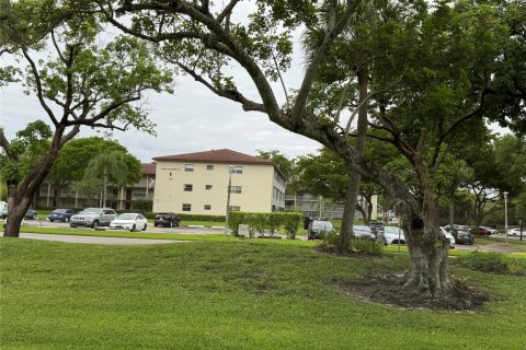 Condominio en venta en Pembroke Pines, Florida, 1 dormitorio, 75.34 m2 № 1228797 - foto 17