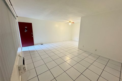 Condominio en venta en Pembroke Pines, Florida, 1 dormitorio, 75.34 m2 № 1228797 - foto 14