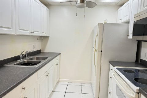 Condominio en venta en Pembroke Pines, Florida, 1 dormitorio, 75.34 m2 № 1228797 - foto 13