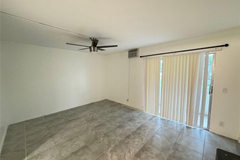 Condominio en venta en Pembroke Pines, Florida, 1 dormitorio, 75.34 m2 № 1228797 - foto 5