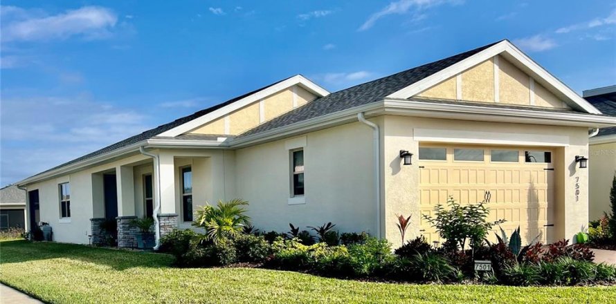 House in Saint Cloud, Florida 2 bedrooms, 136.94 sq.m. № 957826