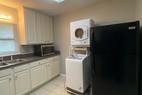 Condo in Jacksonville Beach, Florida, 2 bedrooms  № 885670 - photo 4