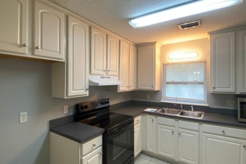 Condominio en alquiler en Jacksonville Beach, Florida, 2 dormitorios, 69.68 m2 № 885670 - foto 3