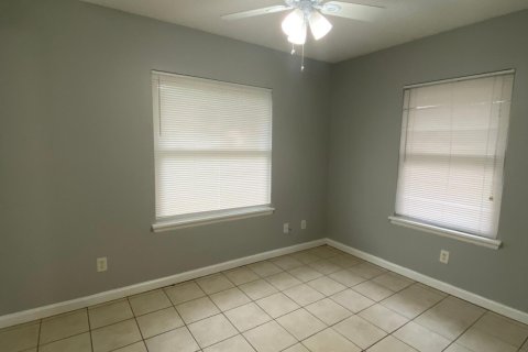 Condo in Jacksonville Beach, Florida, 2 bedrooms  № 885670 - photo 9