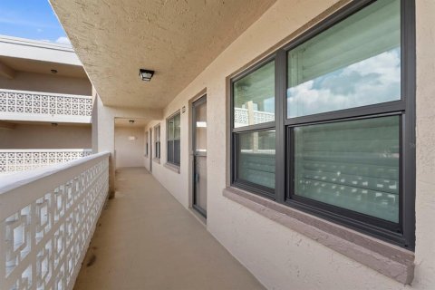 Condominio en venta en Saint Petersburg, Florida, 1 dormitorio, 86.4 m2 № 1337618 - foto 2