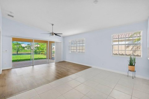 House in Wellington, Florida 2 bedrooms, 141.77 sq.m. № 1163269 - photo 2