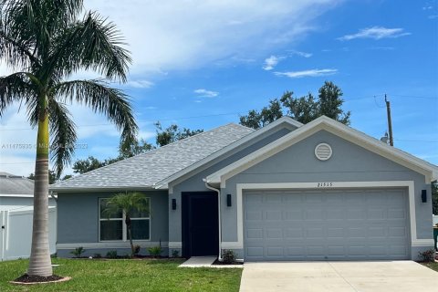 Casa en venta en Port Charlotte, Florida, 3 dormitorios № 802351 - foto 1