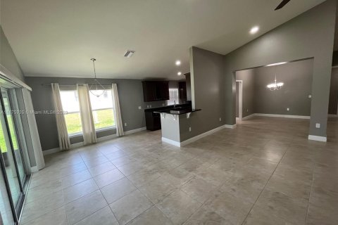 Casa en venta en Port Charlotte, Florida, 3 dormitorios № 802351 - foto 7