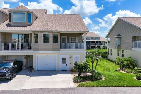 Townhouse in Port Richey, Florida 2 bedrooms, 117.8 sq.m. № 1286784 - photo 1