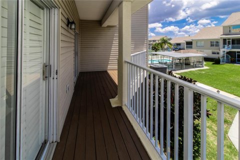 Townhouse in Port Richey, Florida 2 bedrooms, 117.8 sq.m. № 1286784 - photo 24