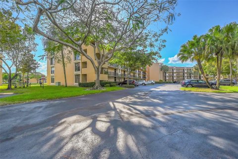 Condo in Margate, Florida, 2 bedrooms  № 1152010 - photo 1