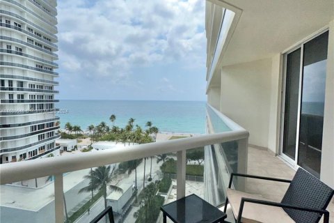 Condominio en venta en Surfside, Florida, 3 dormitorios, 162.58 m2 № 1215582 - foto 10