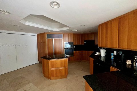 Condominio en venta en Surfside, Florida, 3 dormitorios, 162.58 m2 № 1215582 - foto 22