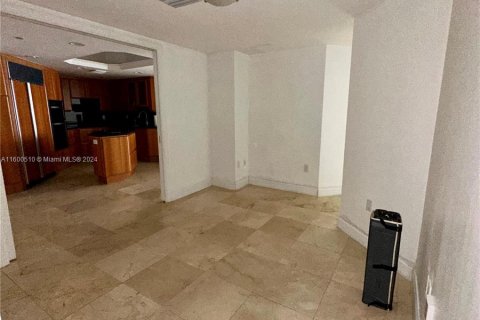 Copropriété à vendre à Surfside, Floride: 3 chambres, 162.58 m2 № 1215582 - photo 24