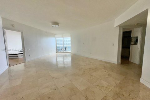 Condo in Surfside, Florida, 3 bedrooms  № 1215582 - photo 18