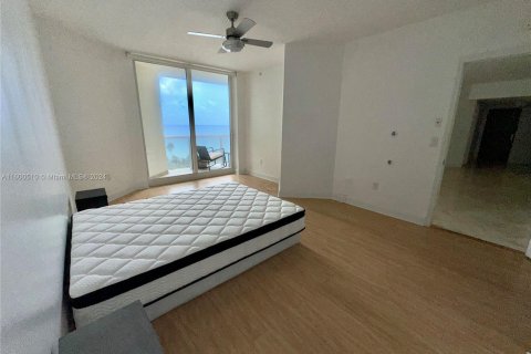 Condominio en venta en Surfside, Florida, 3 dormitorios, 162.58 m2 № 1215582 - foto 11