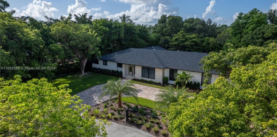 Villa ou maison à Palmetto Bay, Floride 4 chambres, 255.67 m2 № 1348035