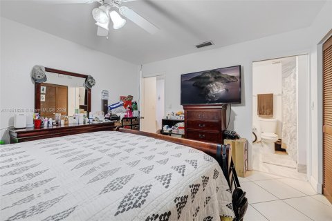 Condo in Hialeah, Florida, 3 bedrooms  № 1348036 - photo 13