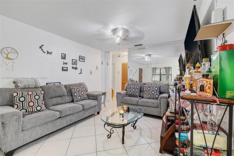 Copropriété à vendre à Hialeah, Floride: 3 chambres, 106 m2 № 1348036 - photo 2