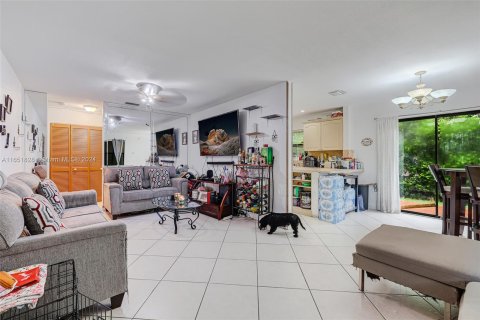 Condo in Hialeah, Florida, 3 bedrooms  № 1348036 - photo 16