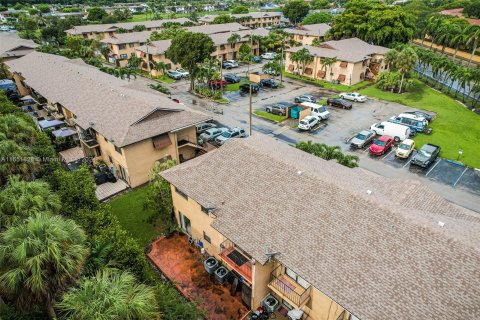 Condominio en venta en Hialeah, Florida, 3 dormitorios, 106 m2 № 1348036 - foto 26