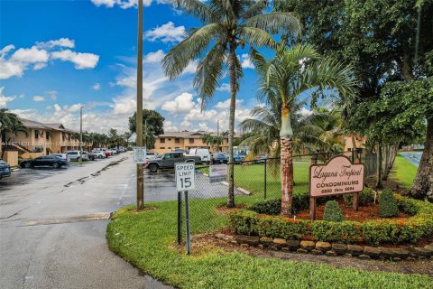 Condo in Hialeah, Florida, 3 bedrooms  № 1348036 - photo 8